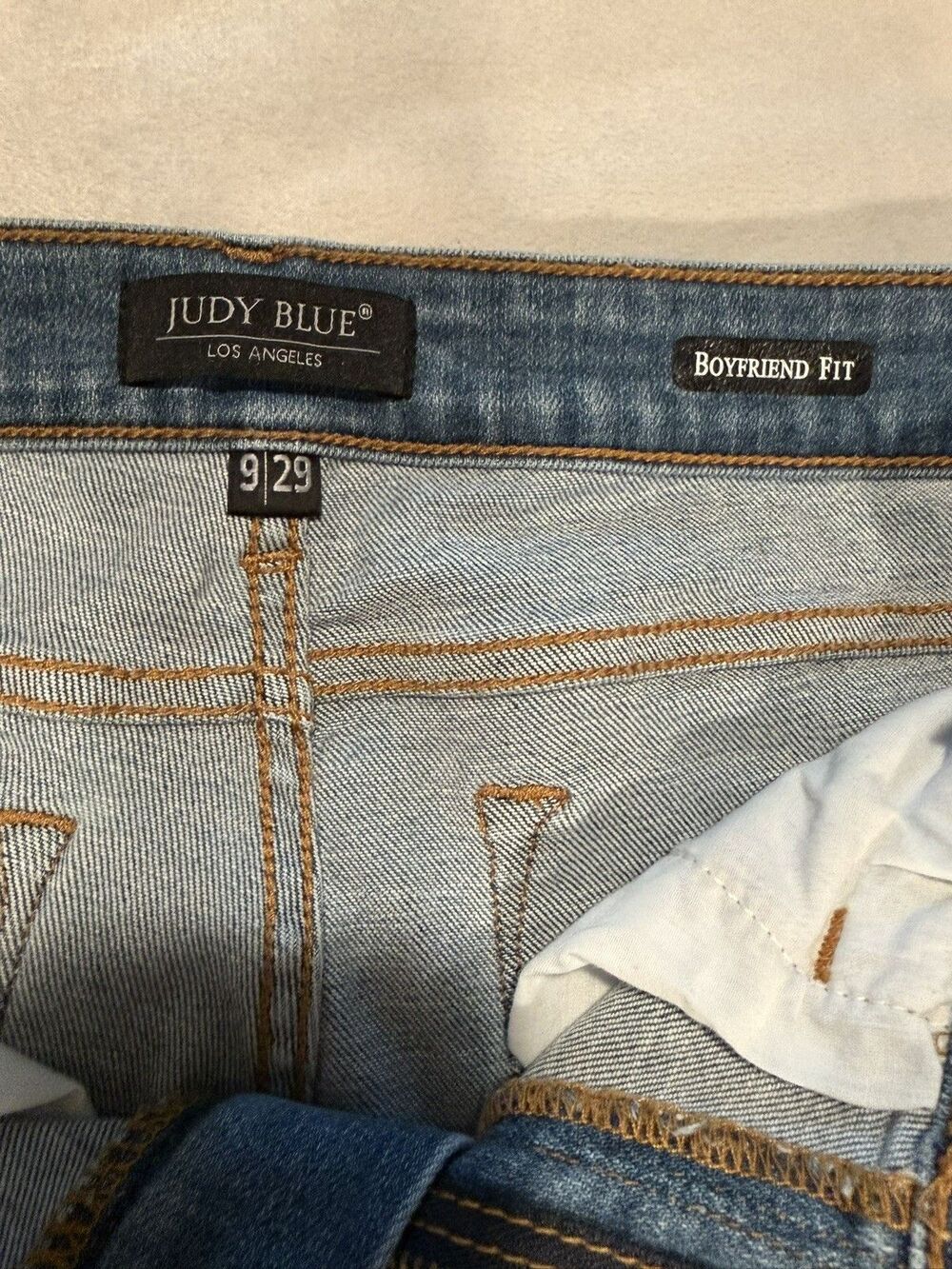 Judy Blue Size 9/29 High Rise Distressed/paint splat Boyfriend Fit Jeans - Picture 3 of 8